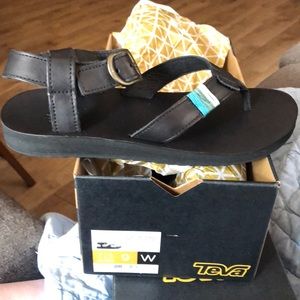 Brand new Teva’s. Re-poshing.